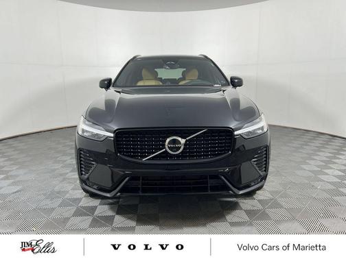 2023 Volvo XC60 B5 Ultimate Dark Theme