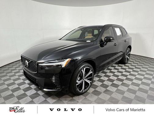2023 Volvo XC60 B5 Ultimate Dark Theme