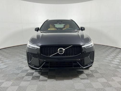 2023 Volvo XC60 B5 Ultimate Dark Theme