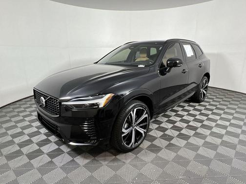 2023 Volvo XC60 B5 Ultimate Dark Theme