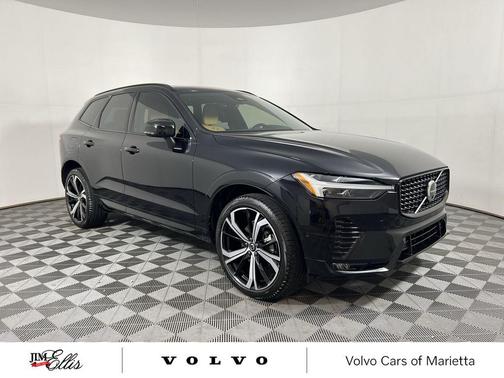 2023 Volvo XC60 B5 Ultimate Dark Theme