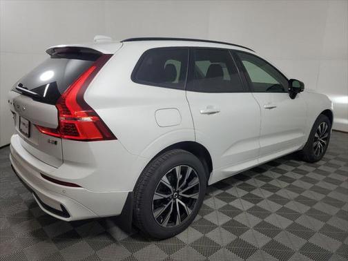 2025 Volvo XC60 B5 Core