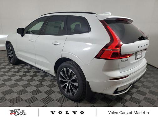 2025 Volvo XC60 B5 Core