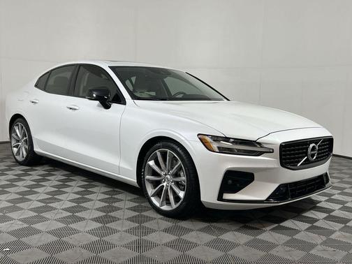 2021 Volvo S60 T5 Momentum