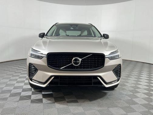2025 Volvo XC60 B5 Core