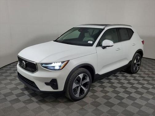 2025 Volvo XC40 Plus Bright Theme