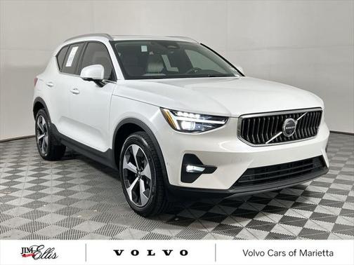 2025 Volvo XC40 B5 Plus Bright Theme
