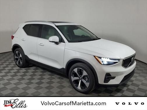 2025 Volvo XC40 Plus Bright Theme
