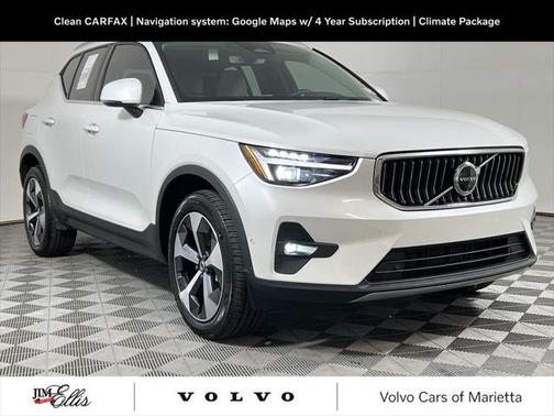 2025 Volvo XC40 B5 Plus Bright Theme
