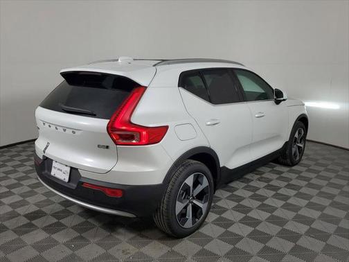 2025 Volvo XC40 Plus Bright Theme