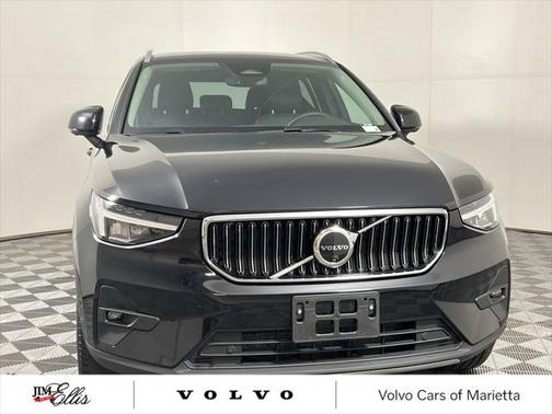 2025 Volvo XC40 B5 Plus Bright Theme