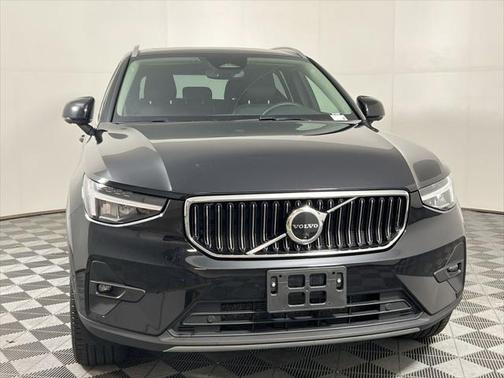 2025 Volvo XC40 B5 Plus Bright Theme