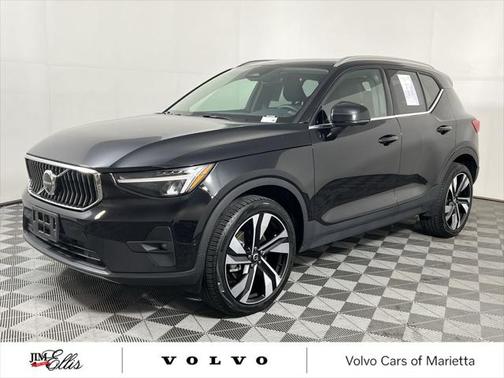 2025 Volvo XC40 B5 Plus Bright Theme