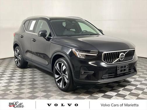 2025 Volvo XC40 B5 Plus Bright Theme