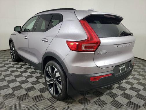 2026 Volvo XC40 Ultra, B5 AWD Gas (mild hybrid), Dark