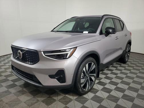 2026 Volvo XC40 Ultra, B5 AWD Gas (mild hybrid), Dark