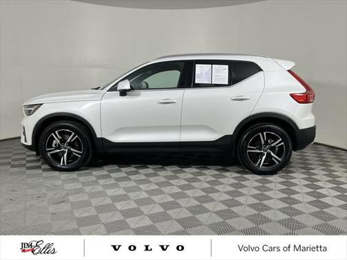 2025 Volvo XC40 B5 Core Bright Theme