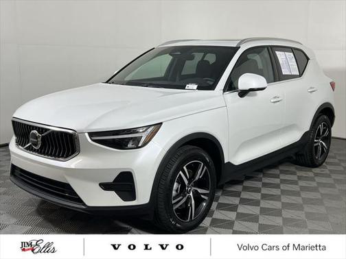 2025 Volvo XC40 B5 Core Bright Theme