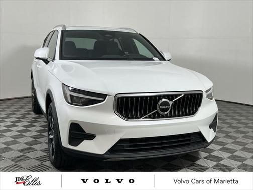 2025 Volvo XC40 B5 Core Bright Theme
