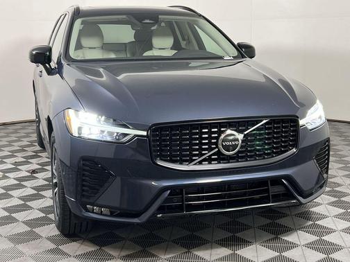 2023 Volvo XC60 B5 Plus Dark Theme