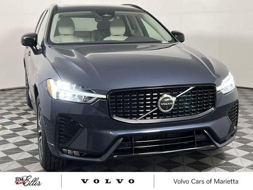 2023 Volvo XC60 B5 Plus Dark Theme