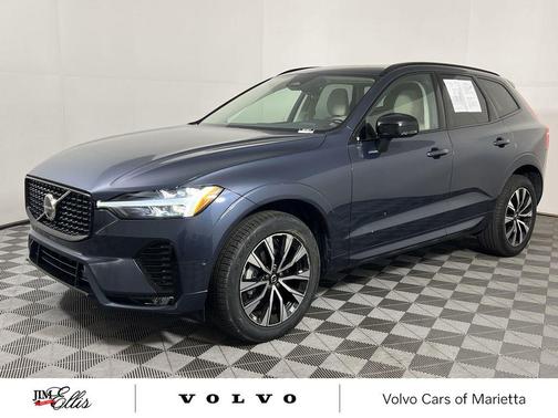 2023 Volvo XC60 B5 Plus Dark Theme