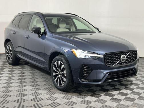 2023 Volvo XC60 B5 Plus Dark Theme