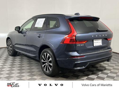 2023 Volvo XC60 B5 Plus Dark Theme
