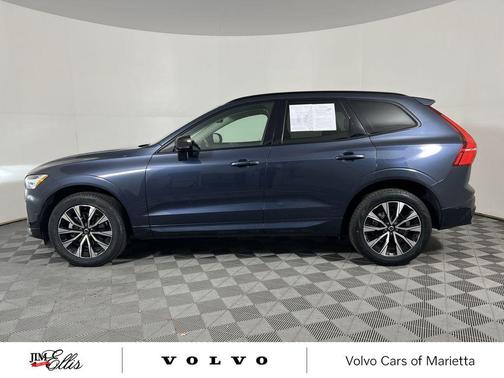 2023 Volvo XC60 B5 Plus Dark Theme