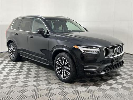 2022 Volvo XC90 T5 Momentum