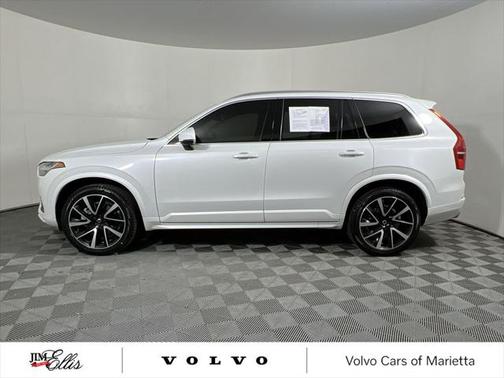 2021 Volvo XC90 T6 Momentum