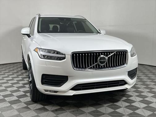 2021 Volvo XC90 T6 Momentum