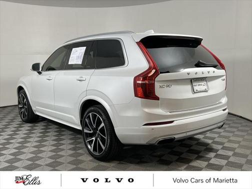 2021 Volvo XC90 T6 Momentum