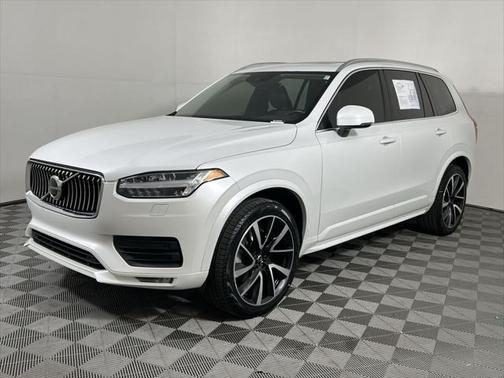 2021 Volvo XC90 T6 Momentum