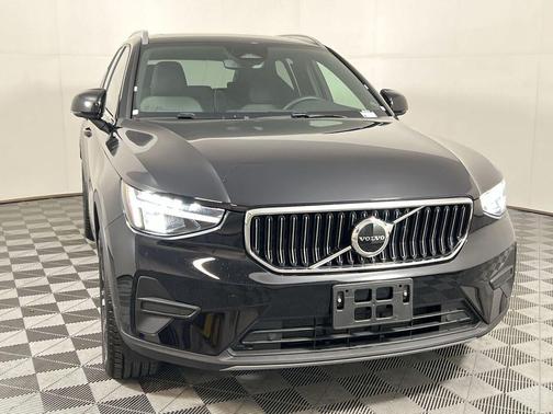 2025 Volvo XC40 B5 Core Bright Theme
