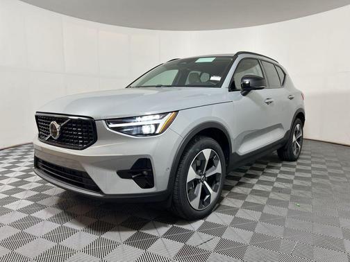 2026 Volvo XC40 B5 Plus