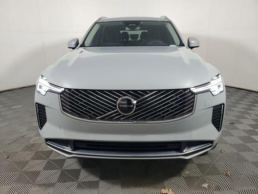 2025 Volvo XC90 B6 Core