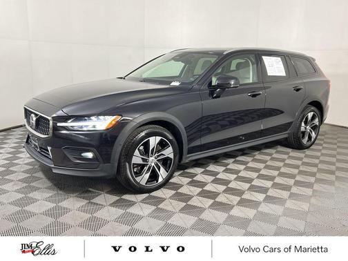 2024 Volvo V60 Cross Country B5 Plus