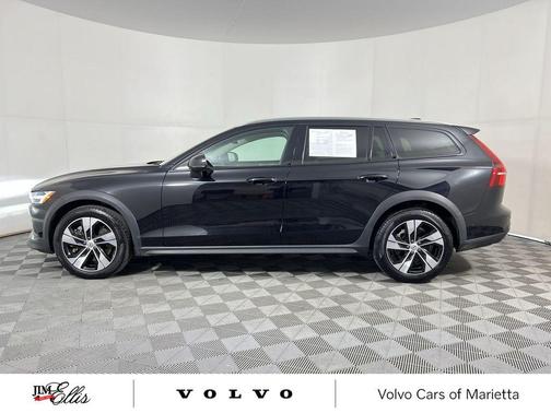 2024 Volvo V60 Cross Country B5 Plus
