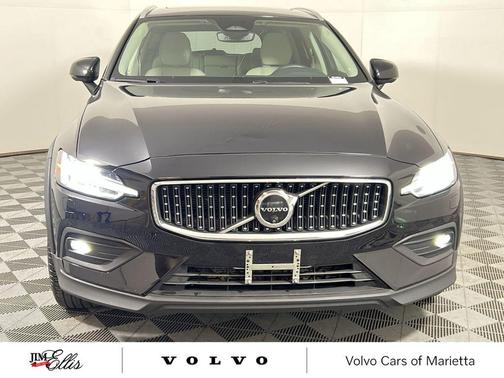 2024 Volvo V60 Cross Country B5 Plus