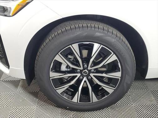 2025 Volvo XC60 B5 Core