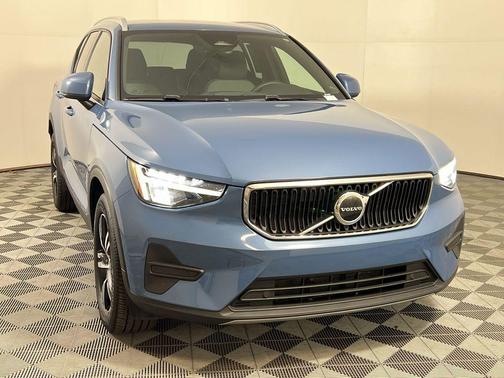 2023 Volvo XC40 B4 Core