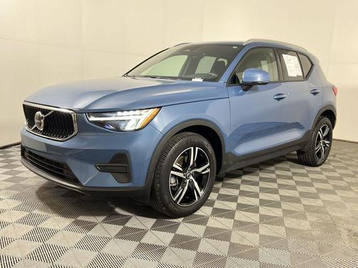 2023 Volvo XC40 B4 Core