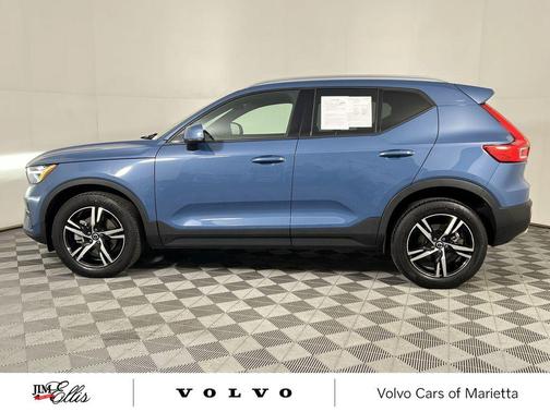 2023 Volvo XC40 B4 Core