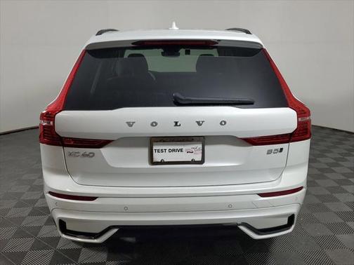 2025 Volvo XC60 B5 Core