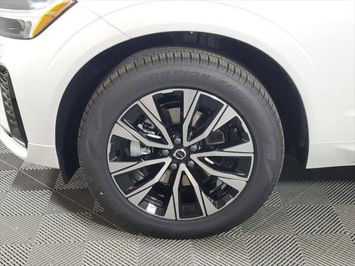 2025 Volvo XC60 B5 Core