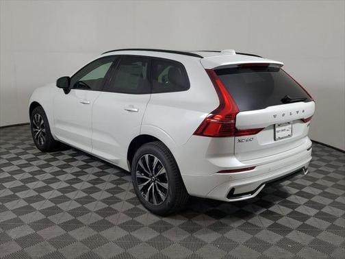 2025 Volvo XC60 B5 Core