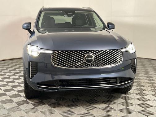 2025 Volvo XC90 B5 Core