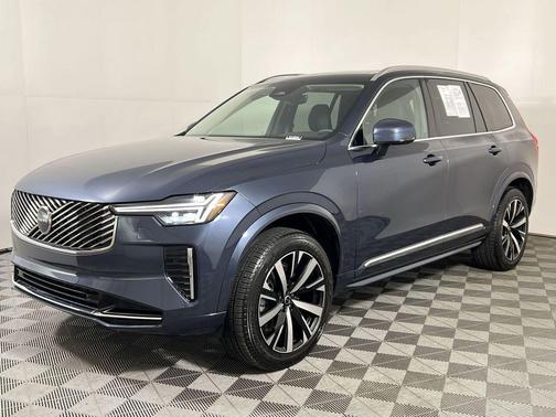 2025 Volvo XC90 B5 Core