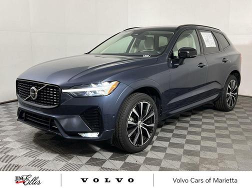 2023 Volvo XC60 Plus Dark Theme